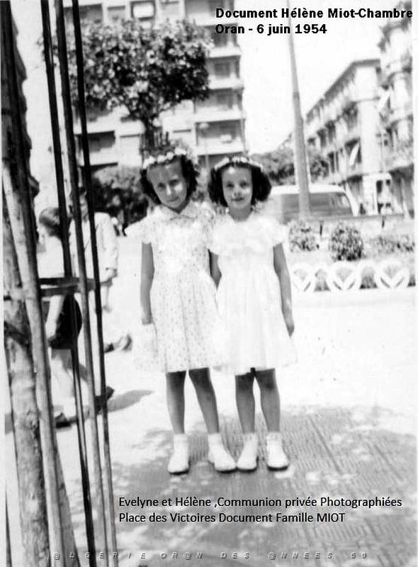 Oran- SDV- 5047- 1954 06 06 COMMUNION PRIVEE Ma cousine Evelyne et moi.JPG